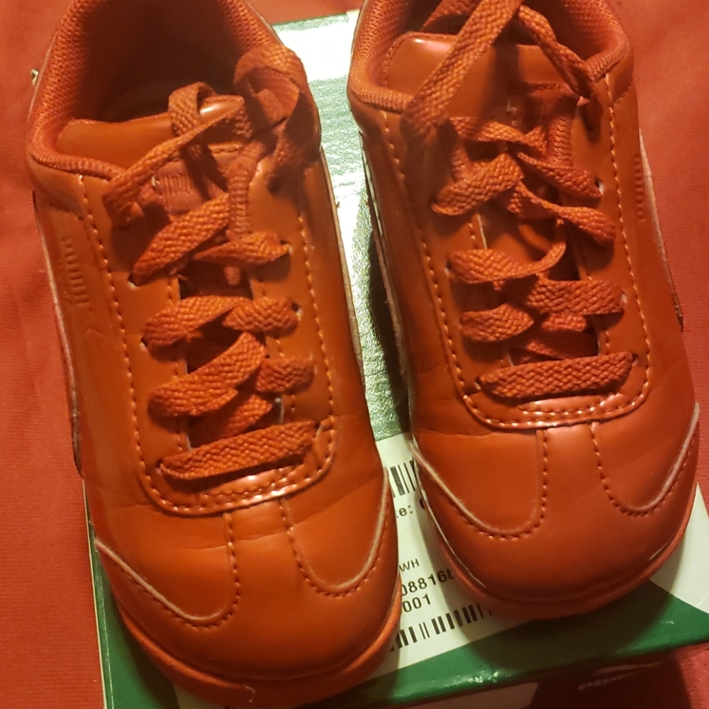 Boys Puma Tennis shoes